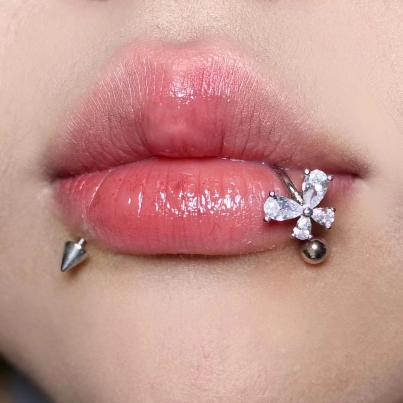 Anello per labbra a forma di f - Body Jewelry Lip Ring recensione e prezzo
